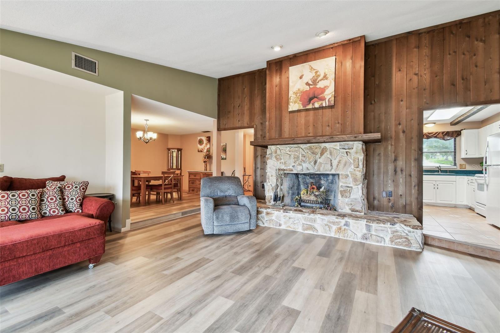 Image 25 of 91 For 855 Pinewood Terrace W