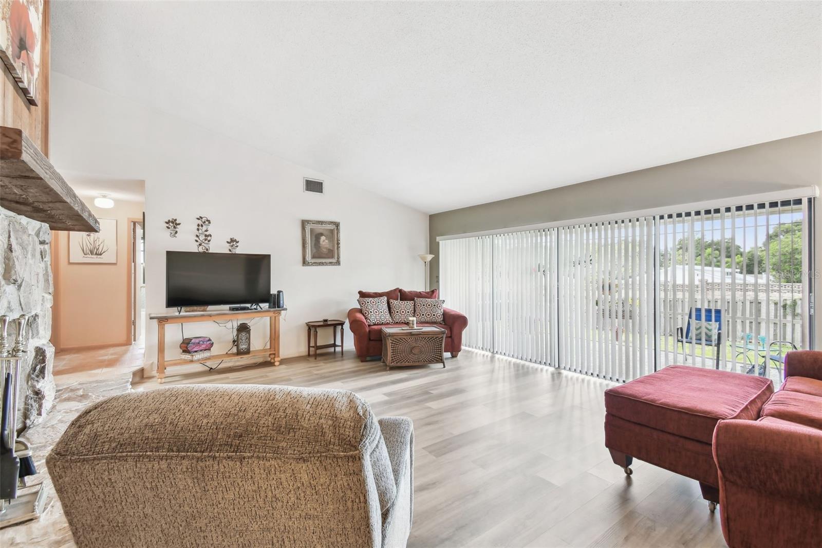 Image 29 of 91 For 855 Pinewood Terrace W