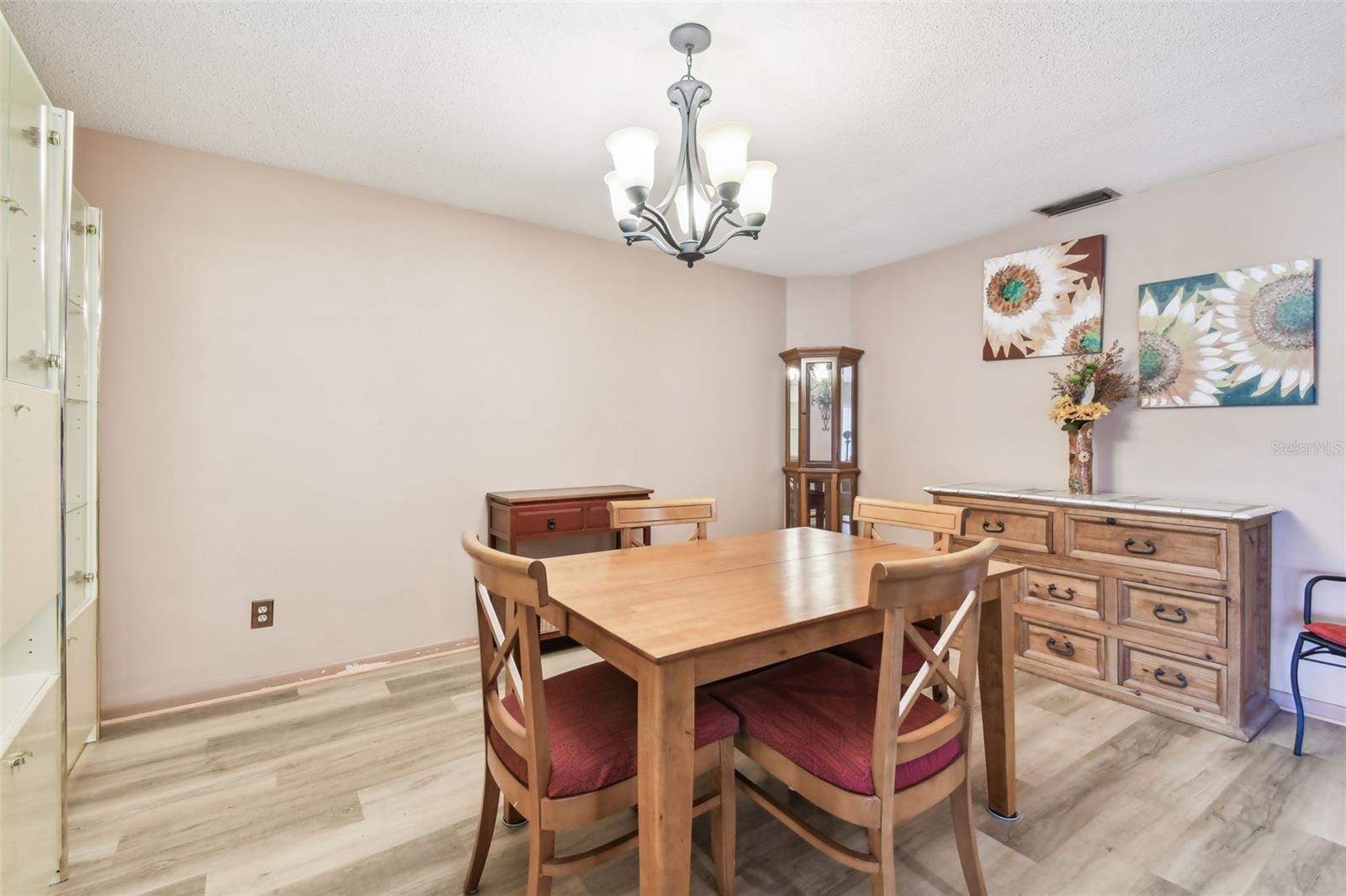 Image 30 of 91 For 855 Pinewood Terrace W