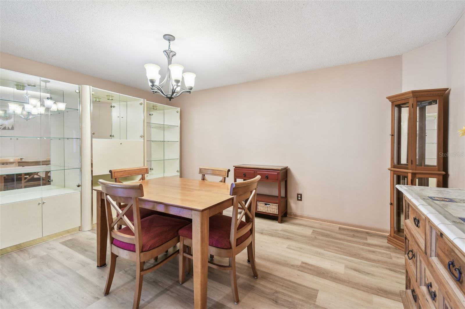 Image 31 of 91 For 855 Pinewood Terrace W