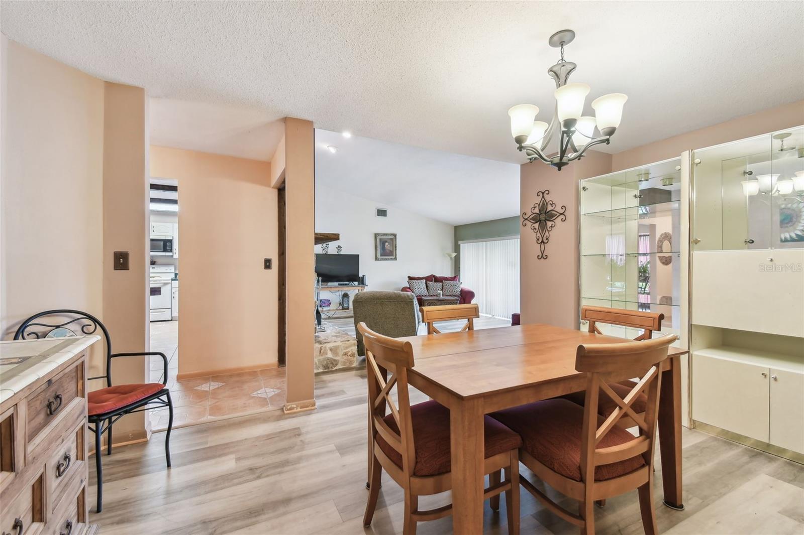 Image 32 of 91 For 855 Pinewood Terrace W