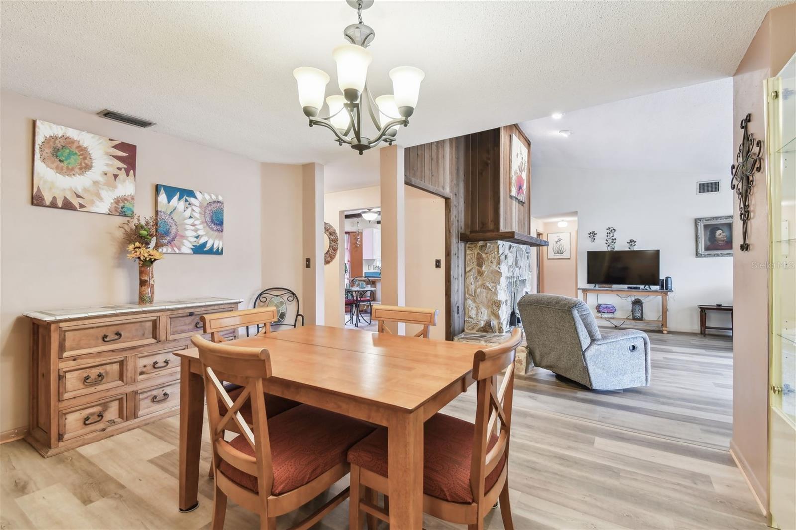 Image 33 of 91 For 855 Pinewood Terrace W