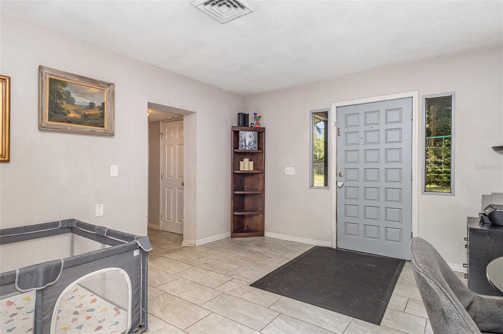 Image 4 of 35 For 1149 Shady Cove Road E