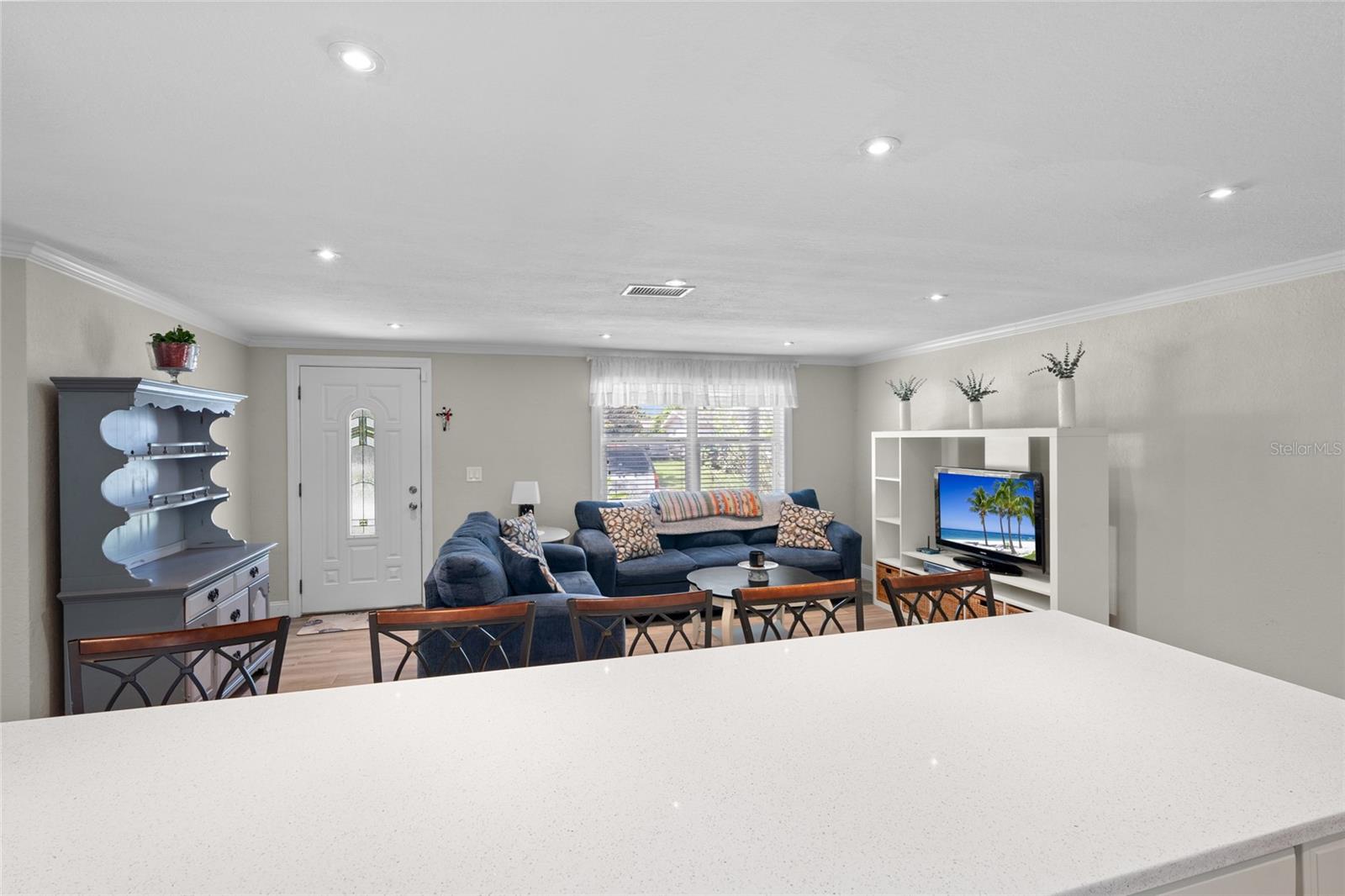 Listing photo id 8 for 4627 Tropical Lane