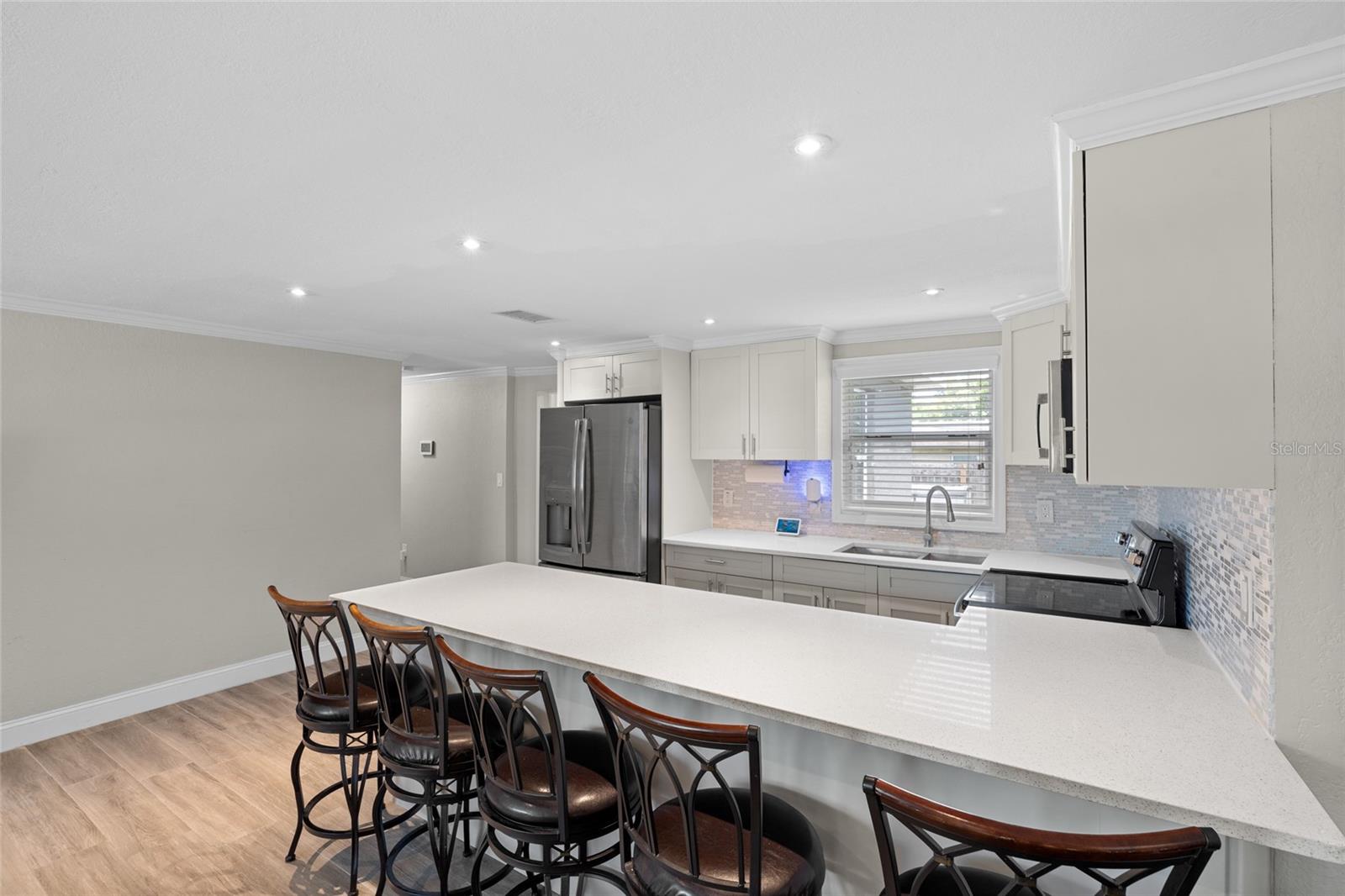 Listing photo id 9 for 4627 Tropical Lane