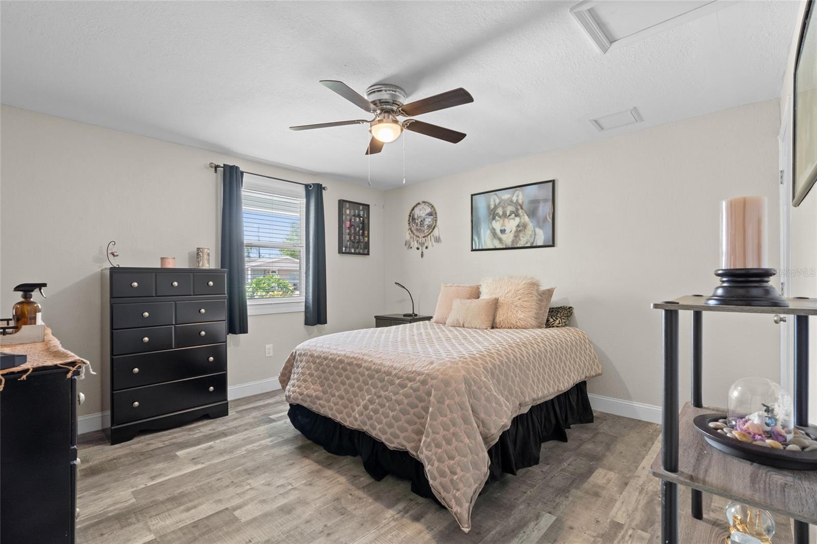 Listing photo id 12 for 4627 Tropical Lane