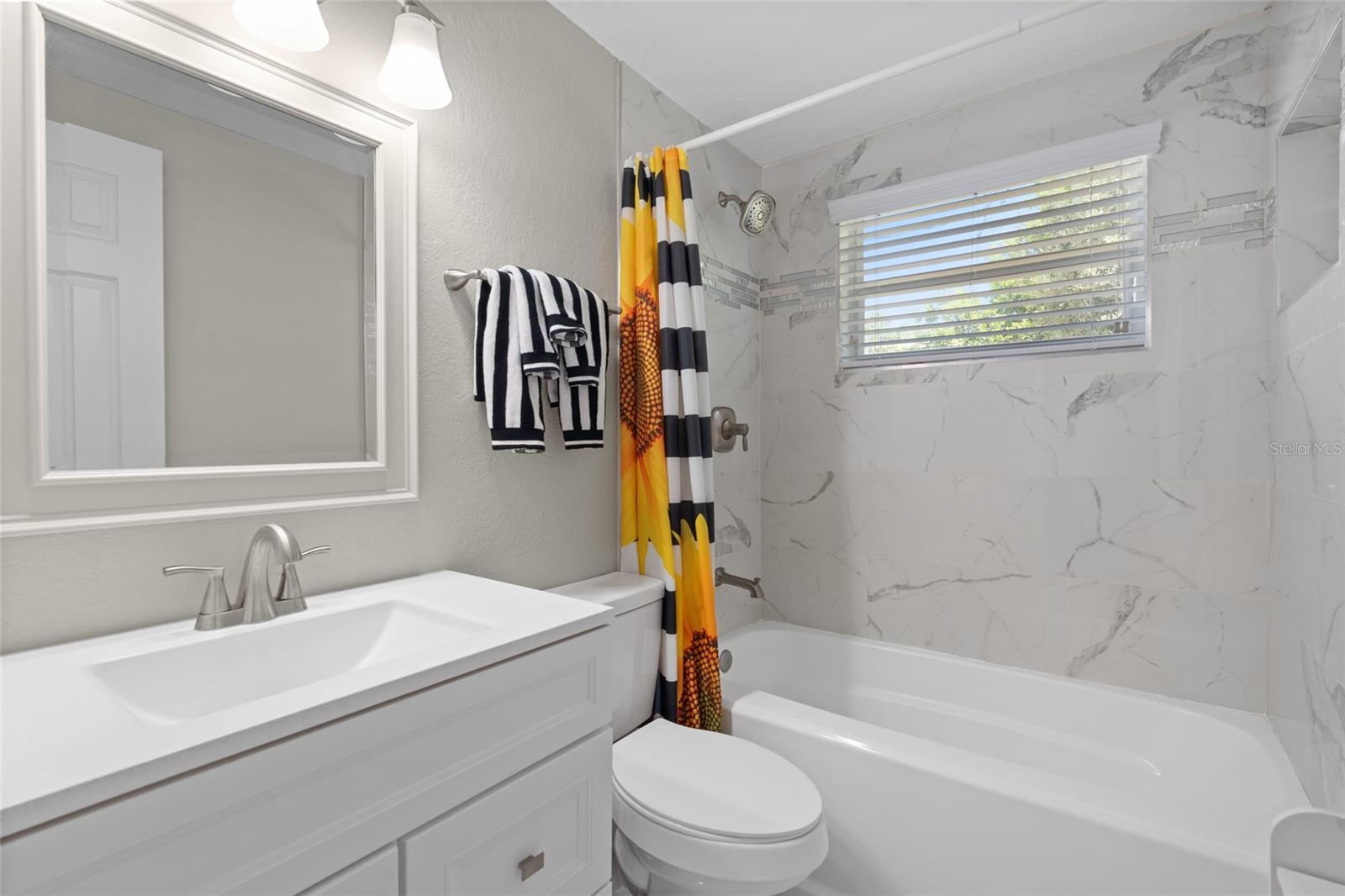 Listing photo id 18 for 4627 Tropical Lane