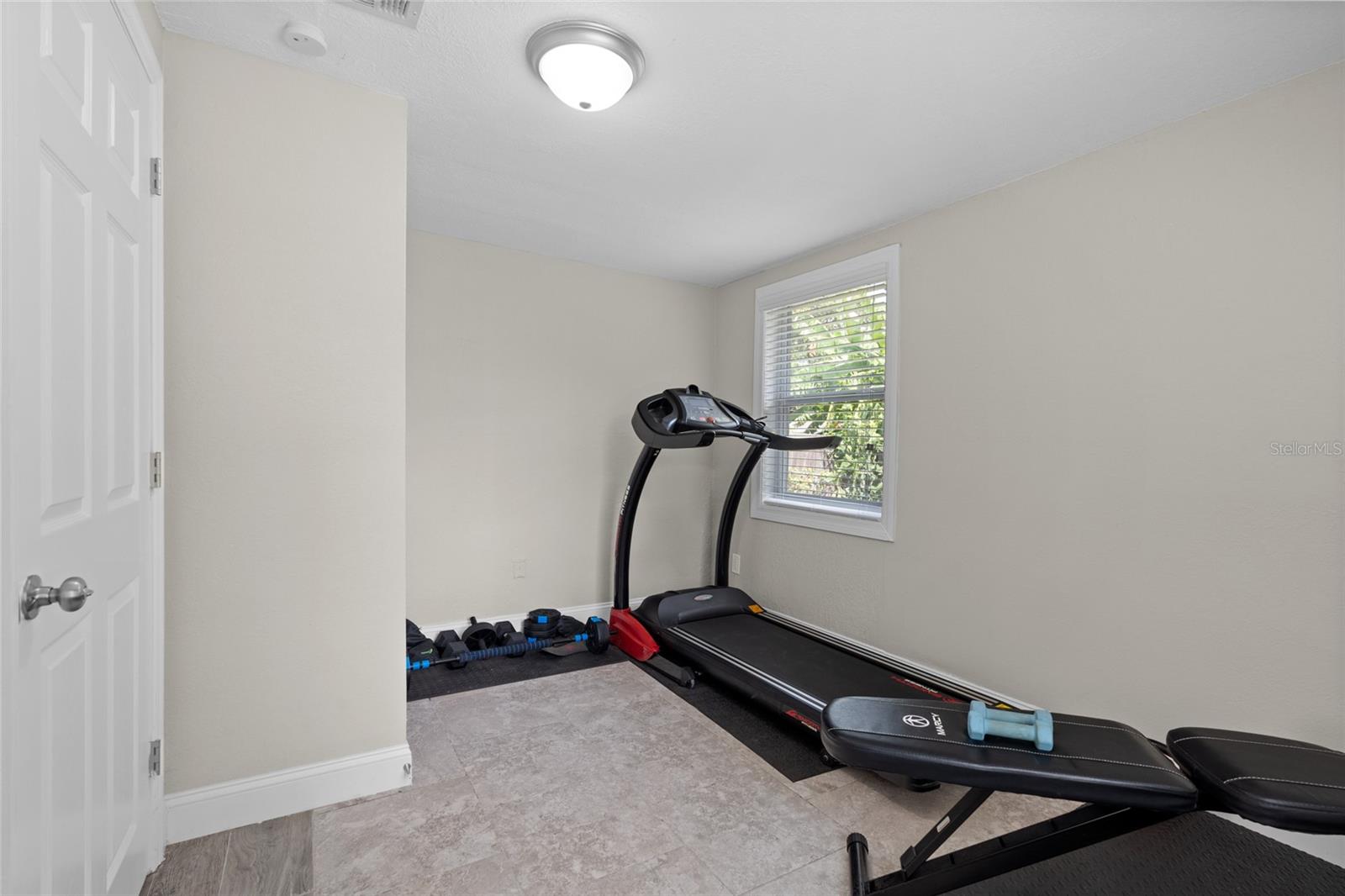 Listing photo id 20 for 4627 Tropical Lane