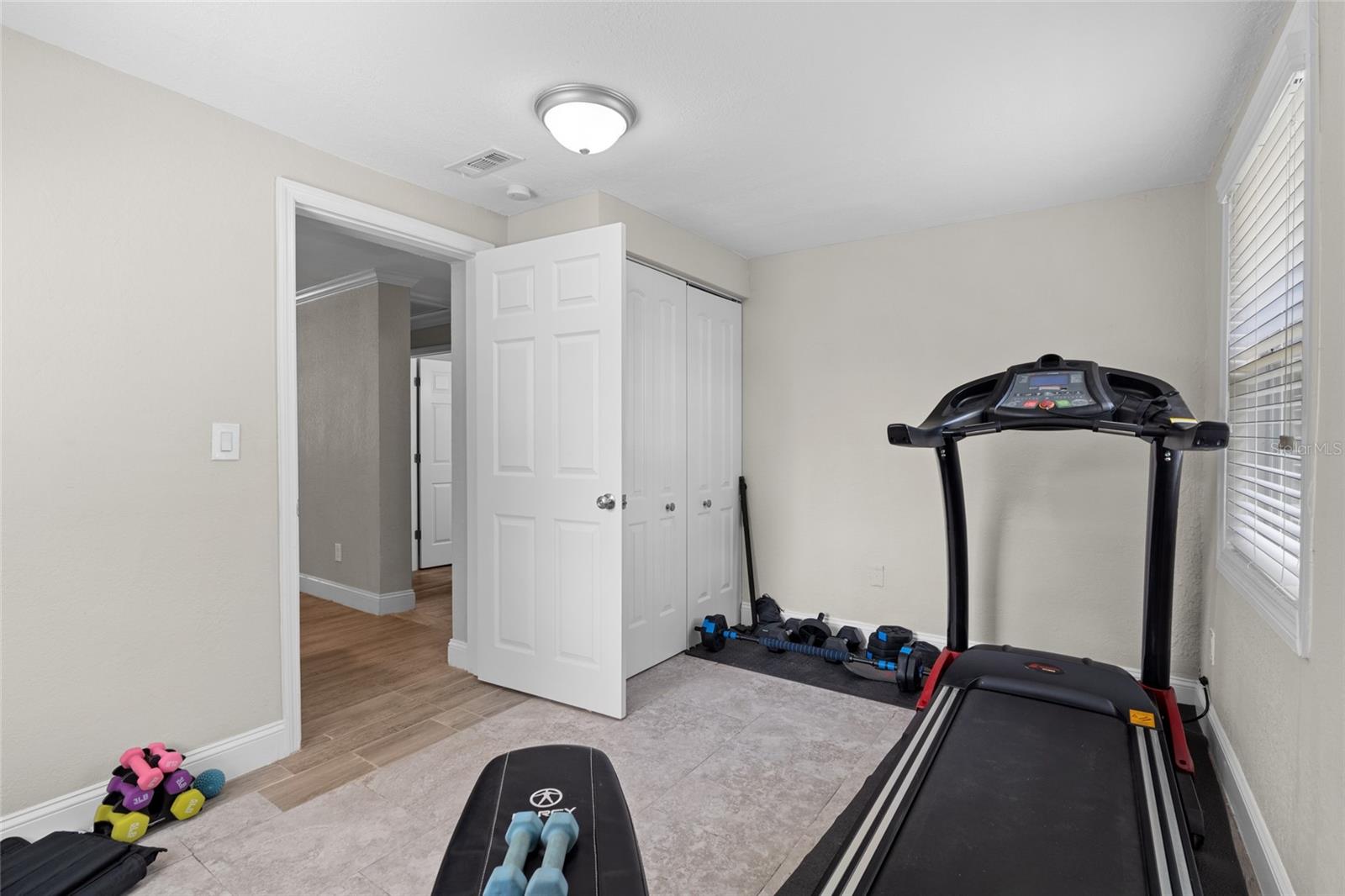 Listing photo id 21 for 4627 Tropical Lane