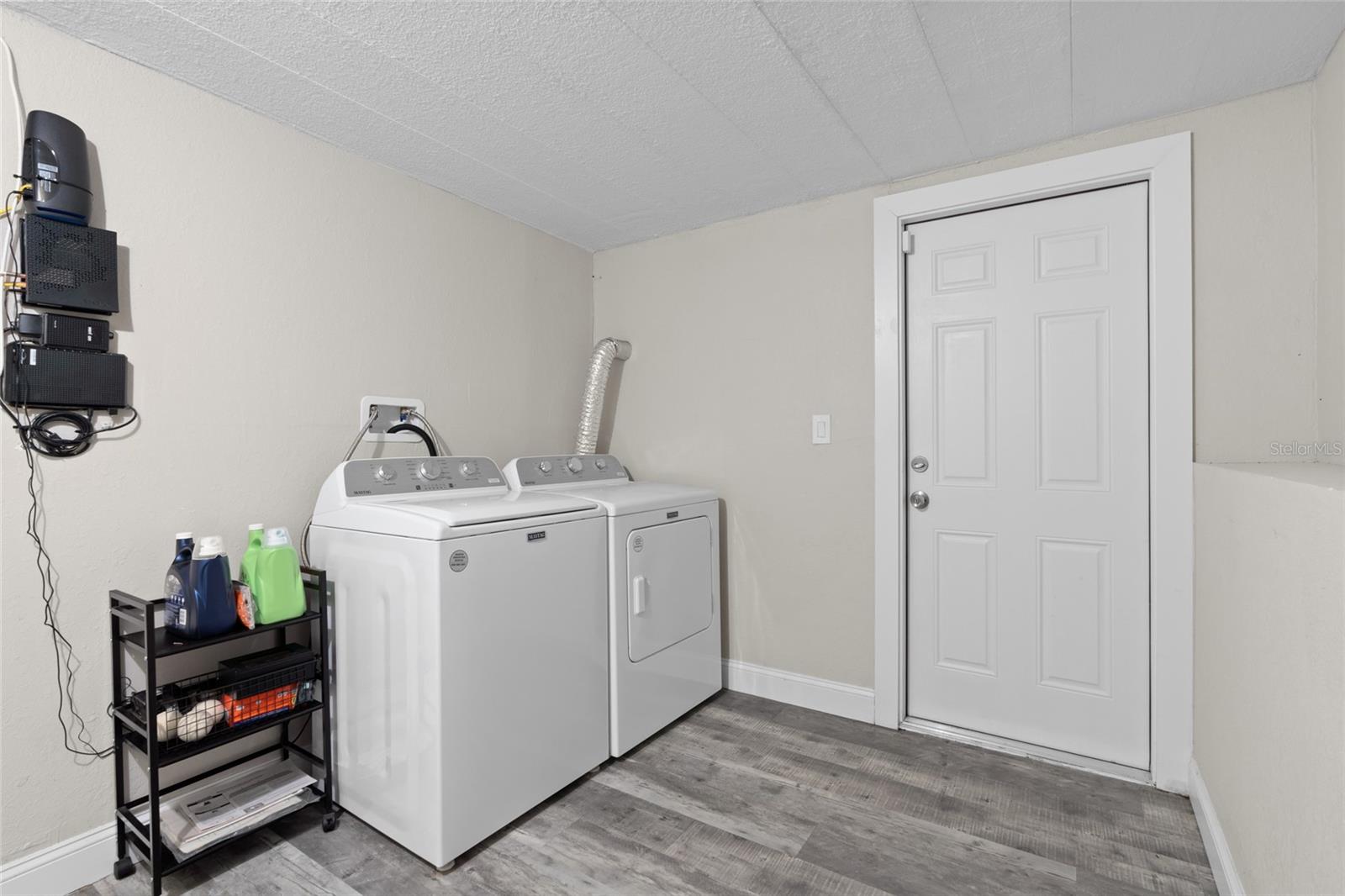 Listing photo id 22 for 4627 Tropical Lane