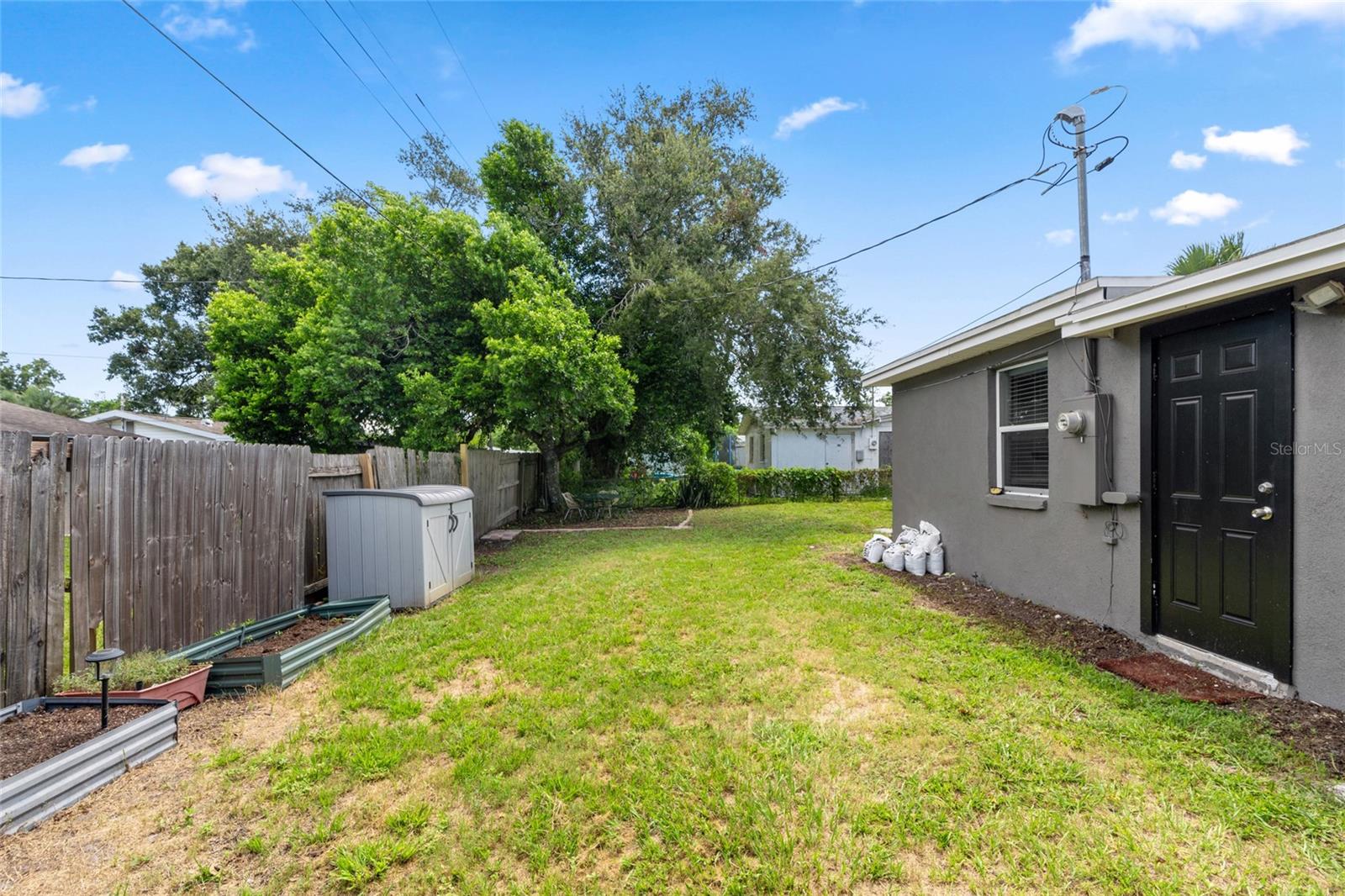 Listing photo id 24 for 4627 Tropical Lane