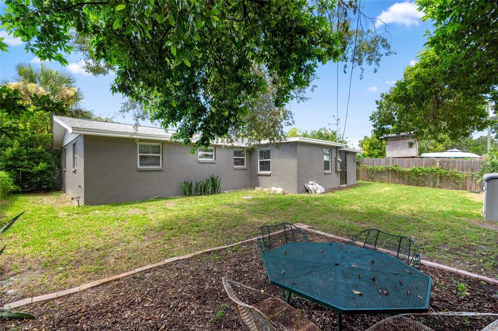 Listing photo id 27 for 4627 Tropical Lane
