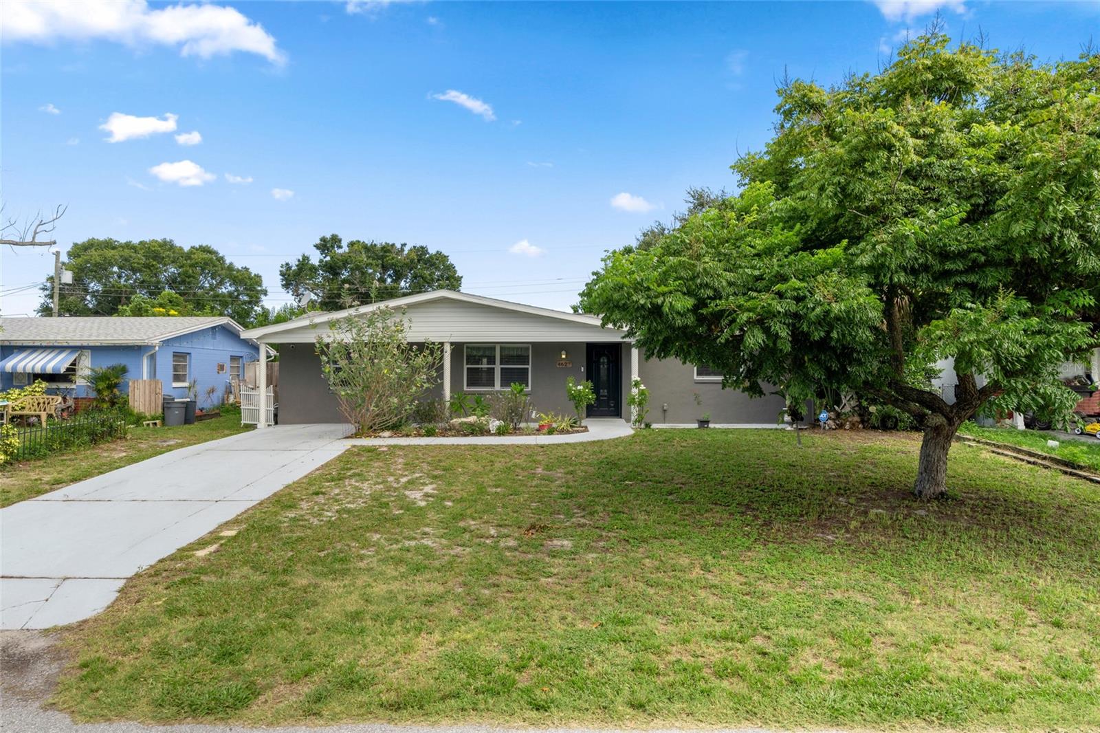 Listing photo id 1 for 4627 Tropical Lane