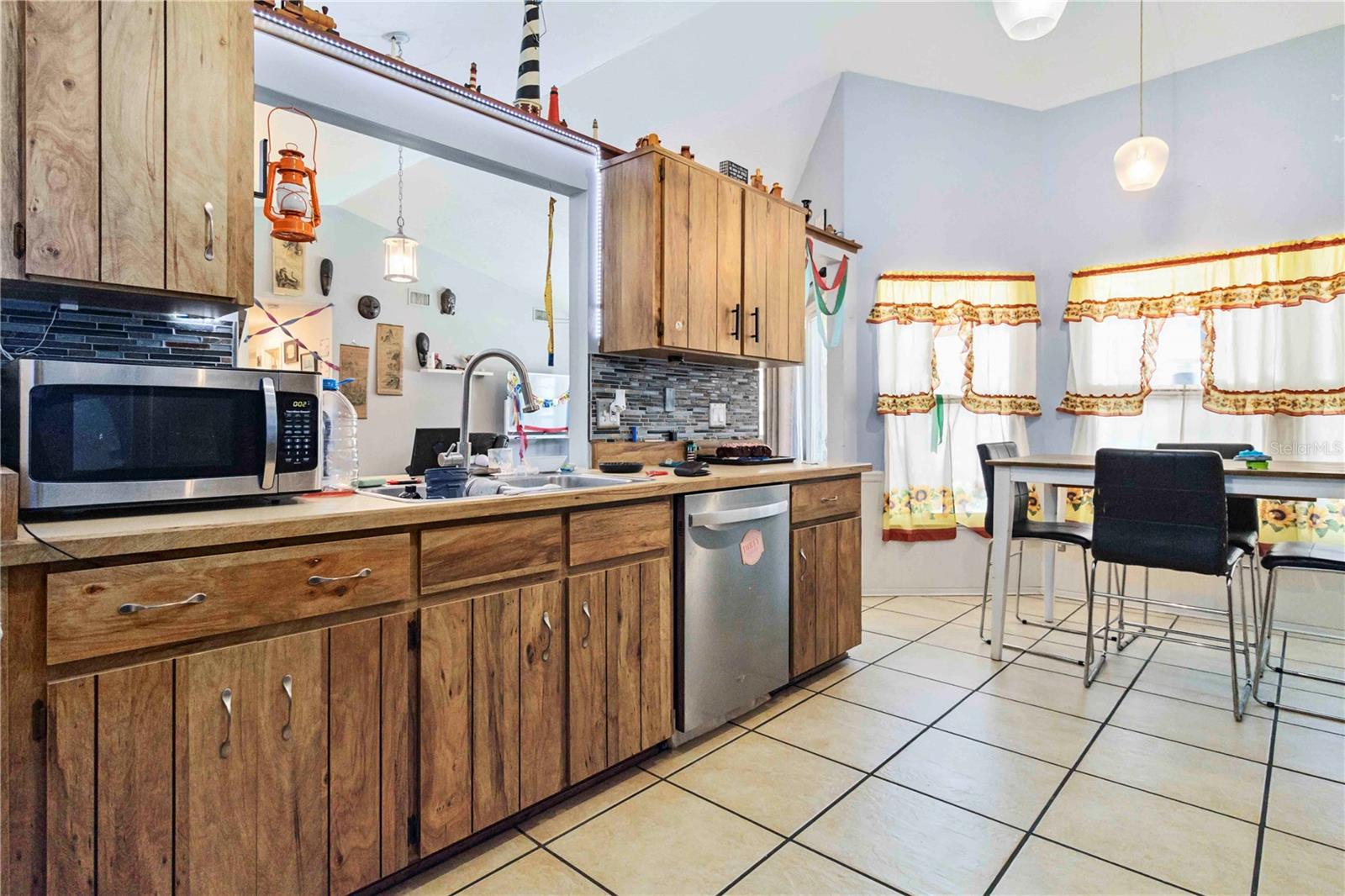 Image 15 of 30 For 817 Helm Avenue Nw