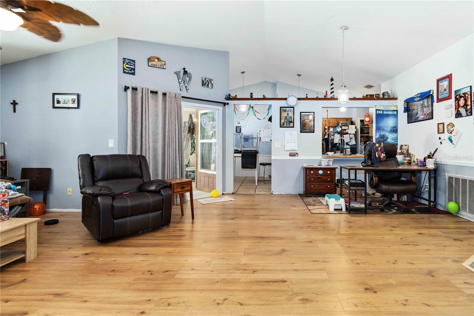 Image 5 of 30 For 817 Helm Avenue Nw