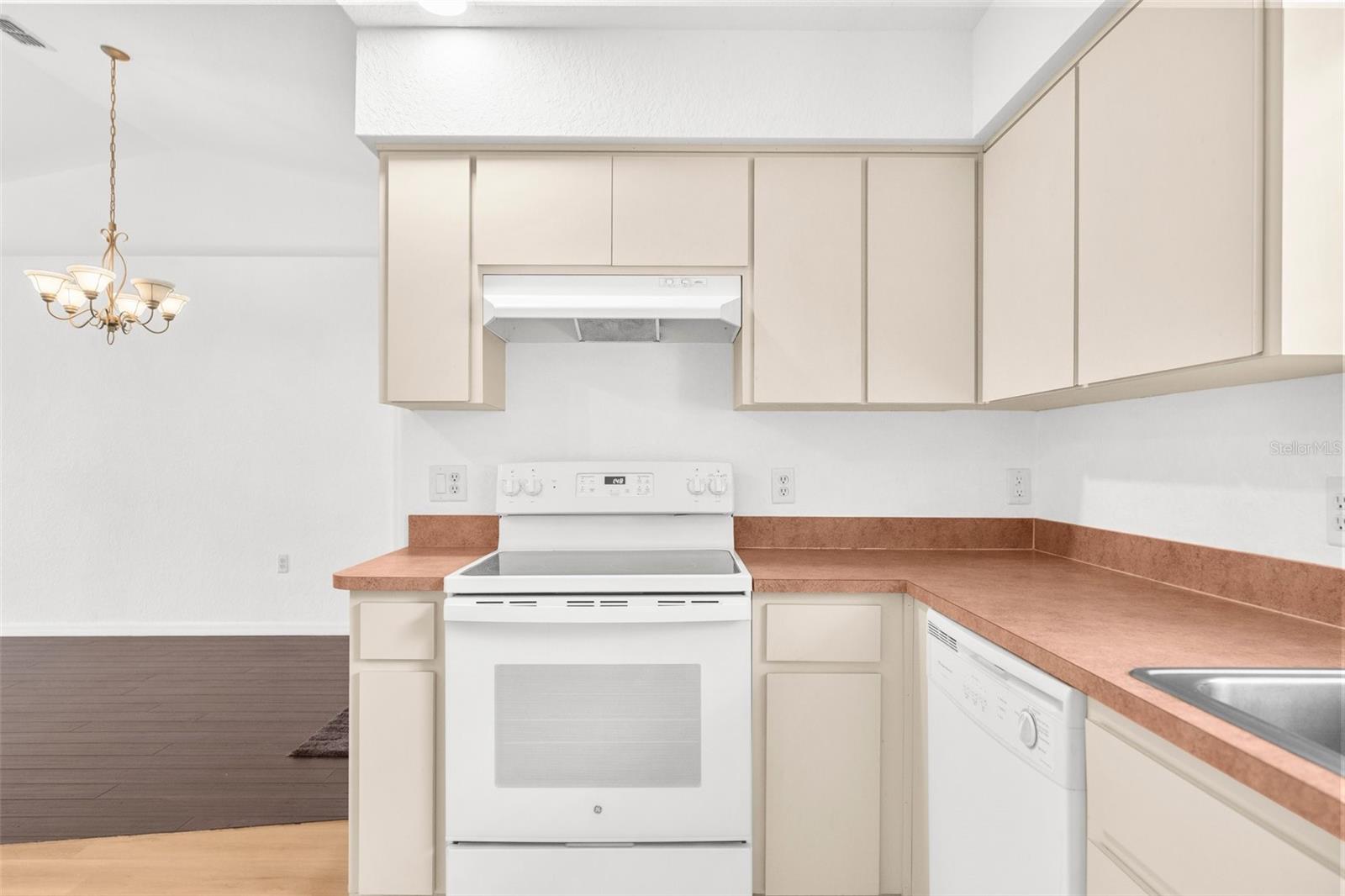 Listing photo id 11 for 13384 Brighton Street