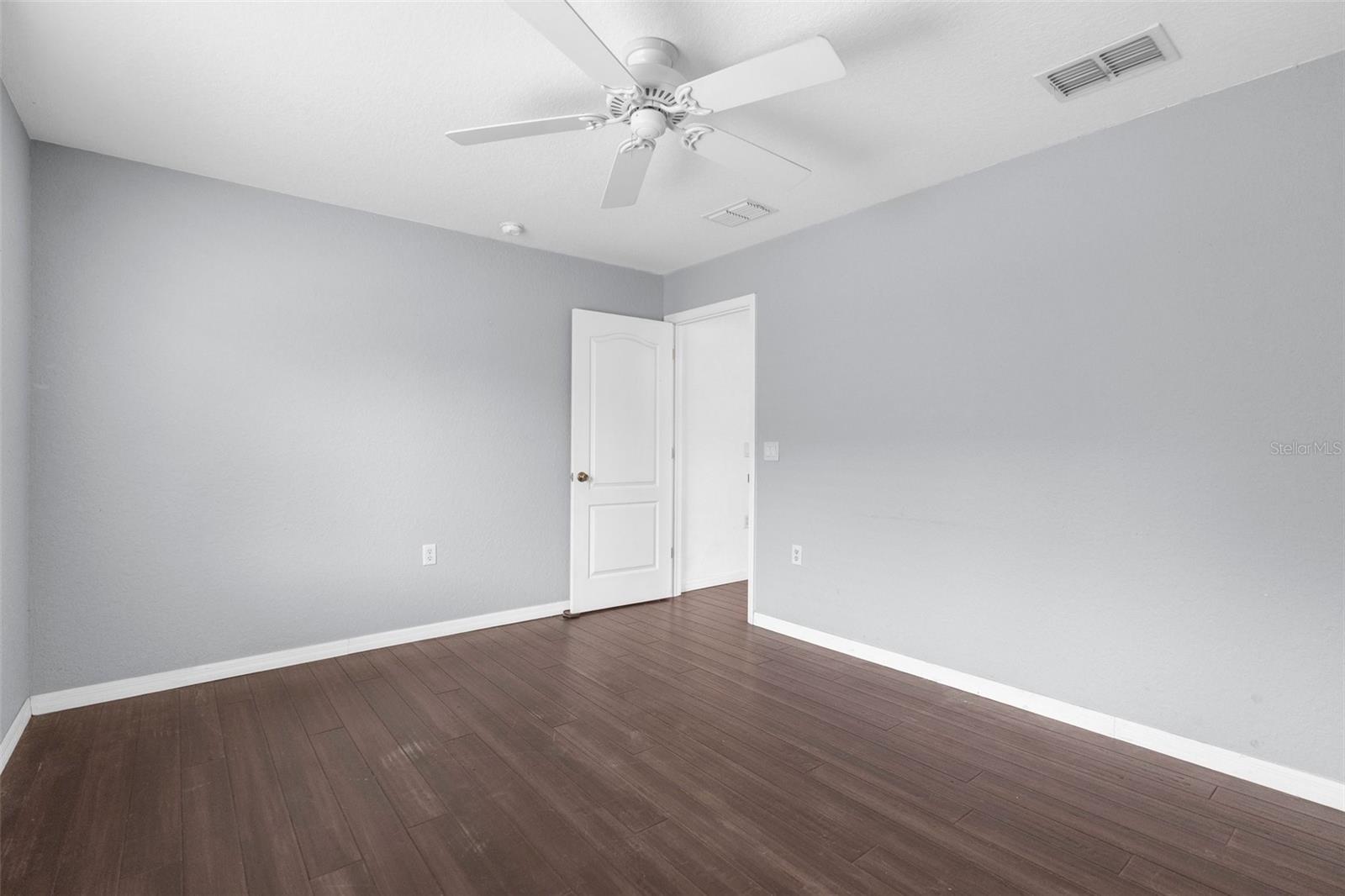 Listing photo id 23 for 13384 Brighton Street