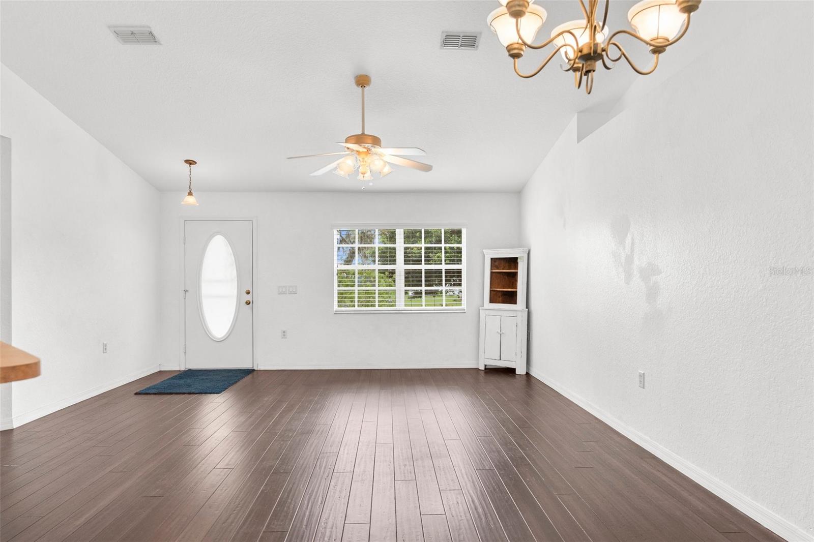 Listing photo id 3 for 13384 Brighton Street