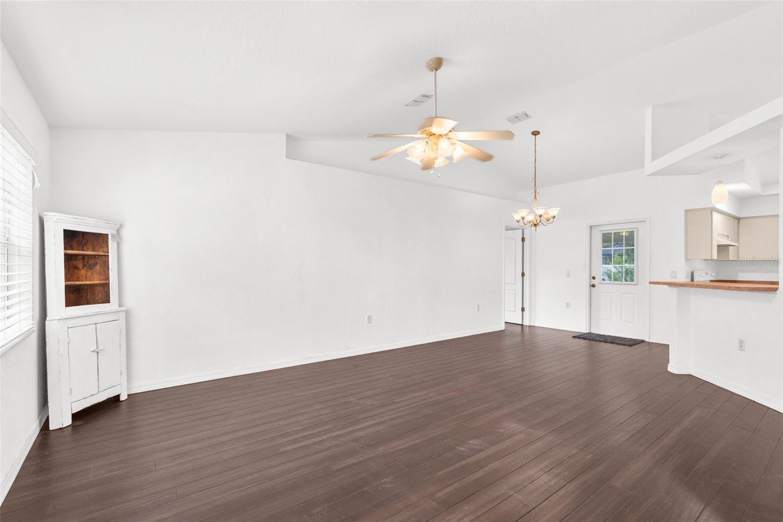 Listing photo id 4 for 13384 Brighton Street