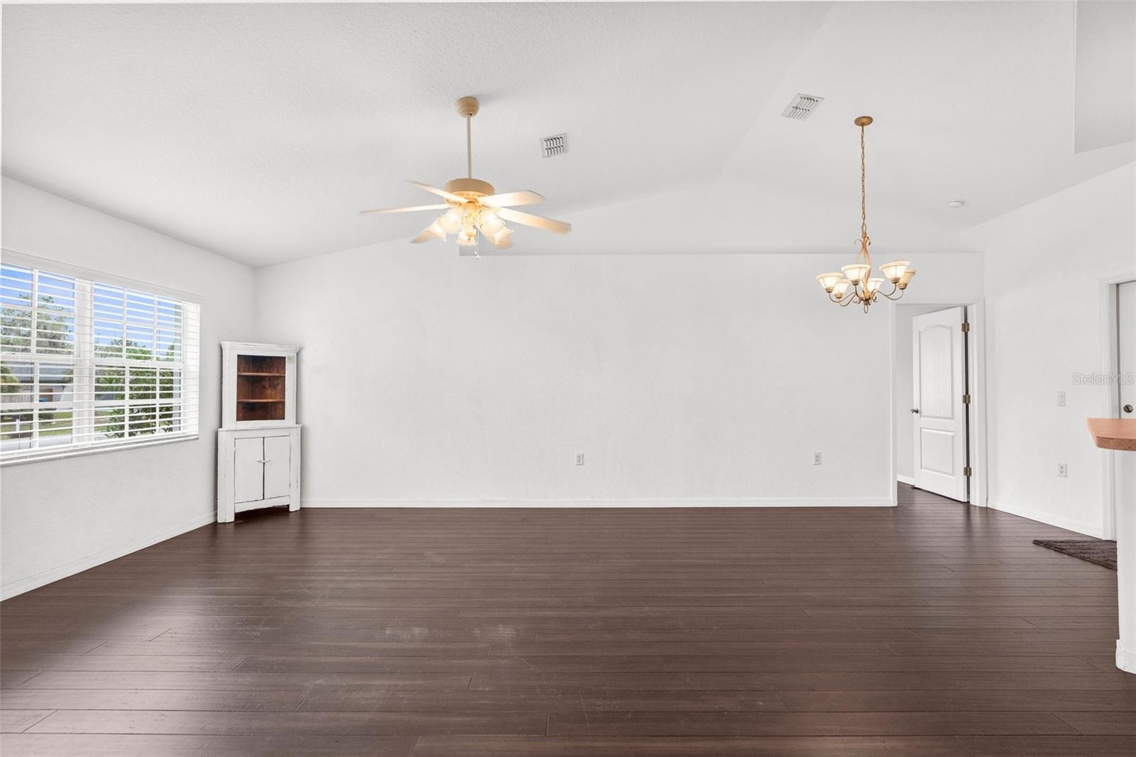 Listing photo id 6 for 13384 Brighton Street