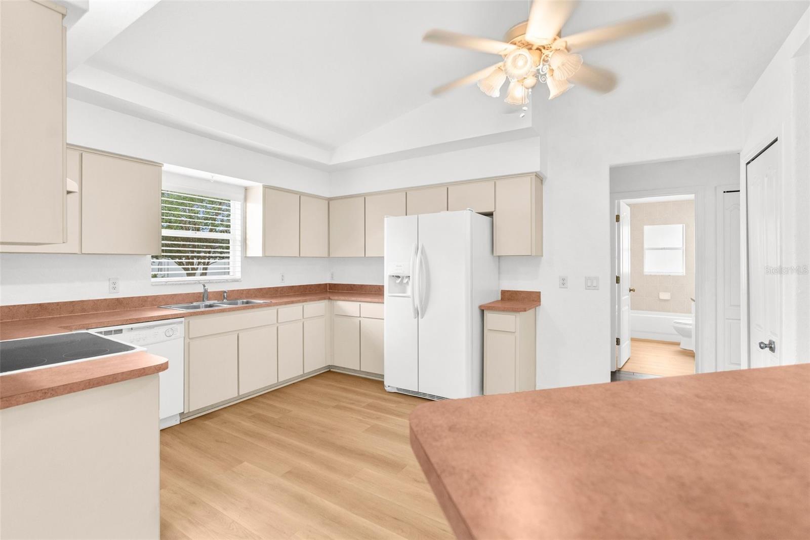 Listing photo id 7 for 13384 Brighton Street