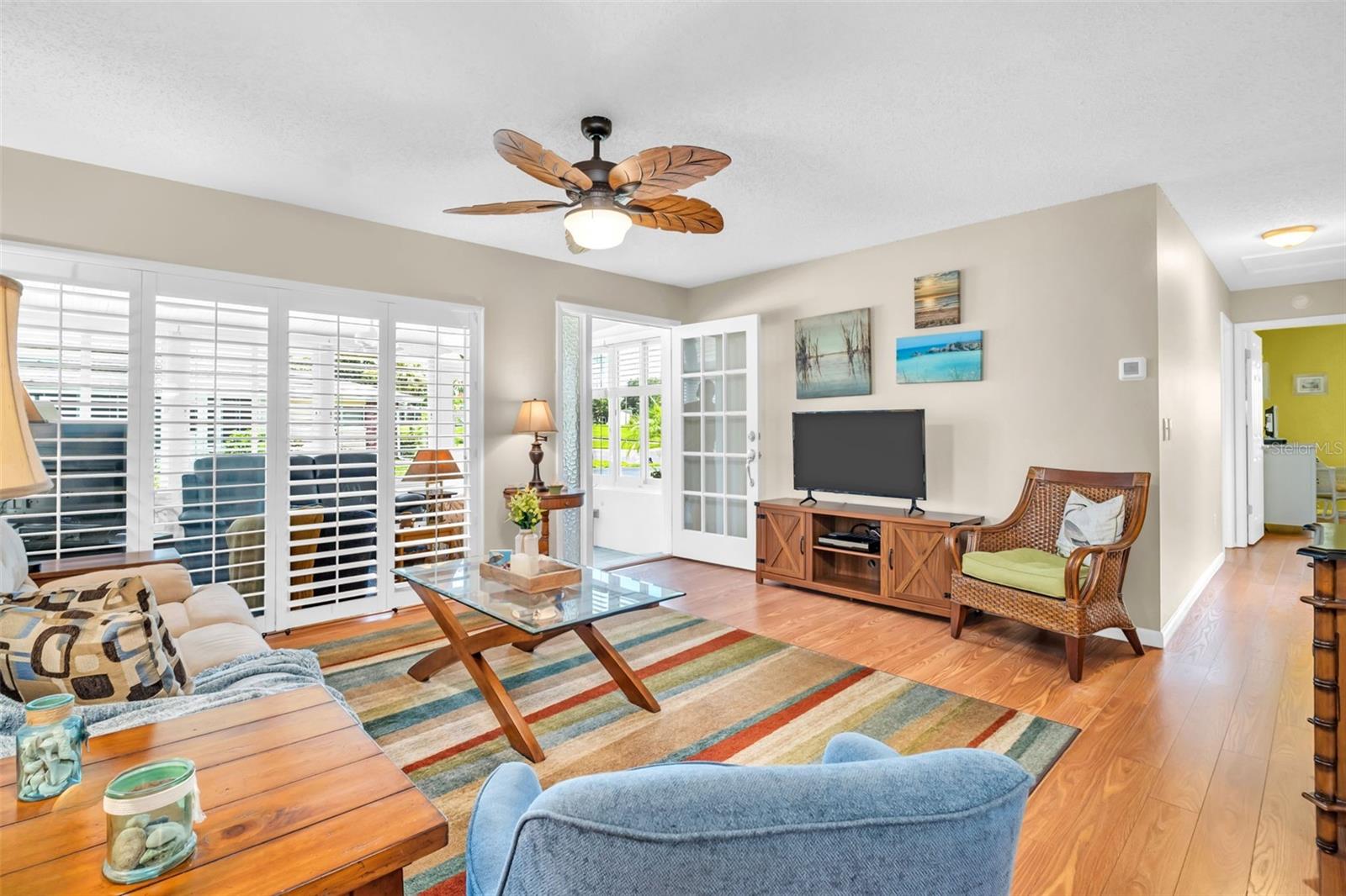 Listing photo id 8 for 2814 Highlands Boulevard B