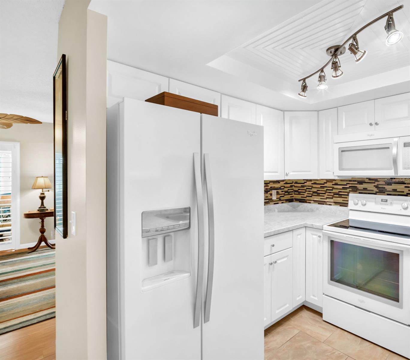 Listing photo id 12 for 2814 Highlands Boulevard B