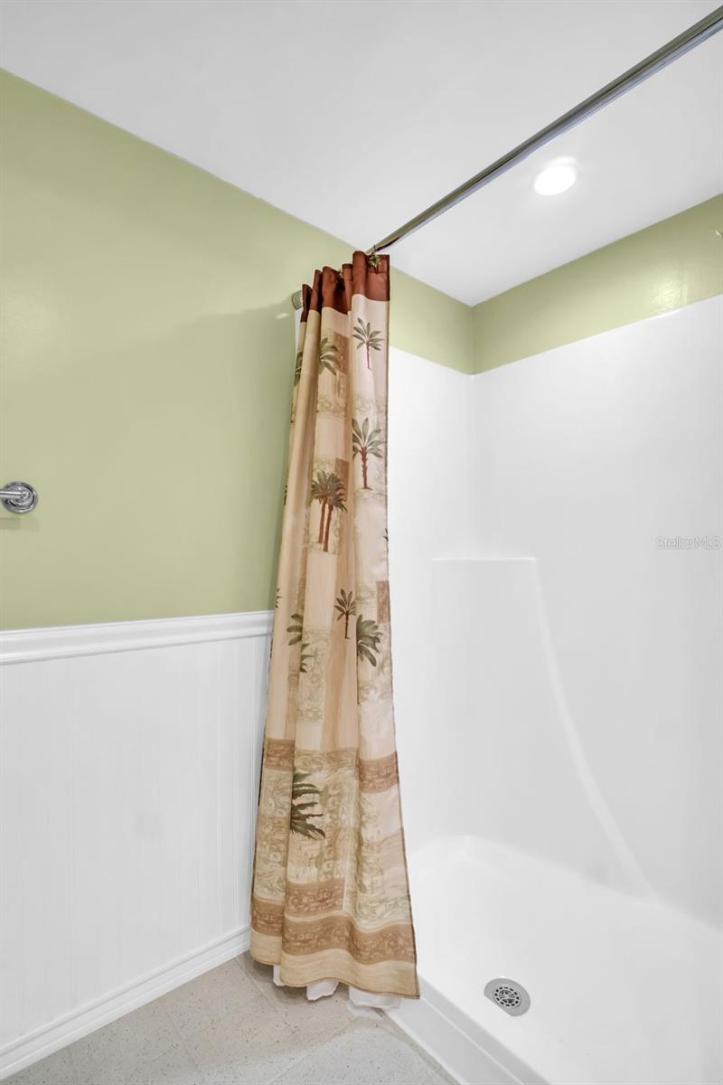 Listing photo id 16 for 2814 Highlands Boulevard B