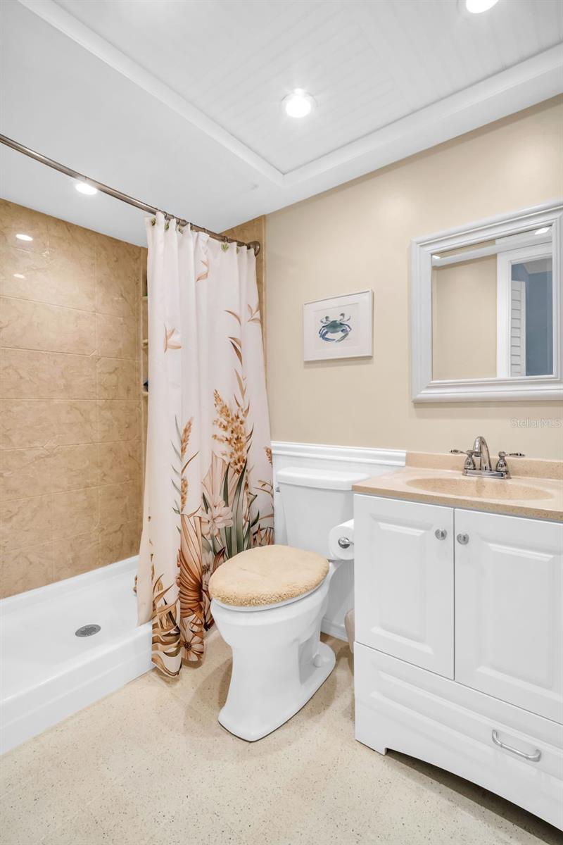 Listing photo id 21 for 2814 Highlands Boulevard B