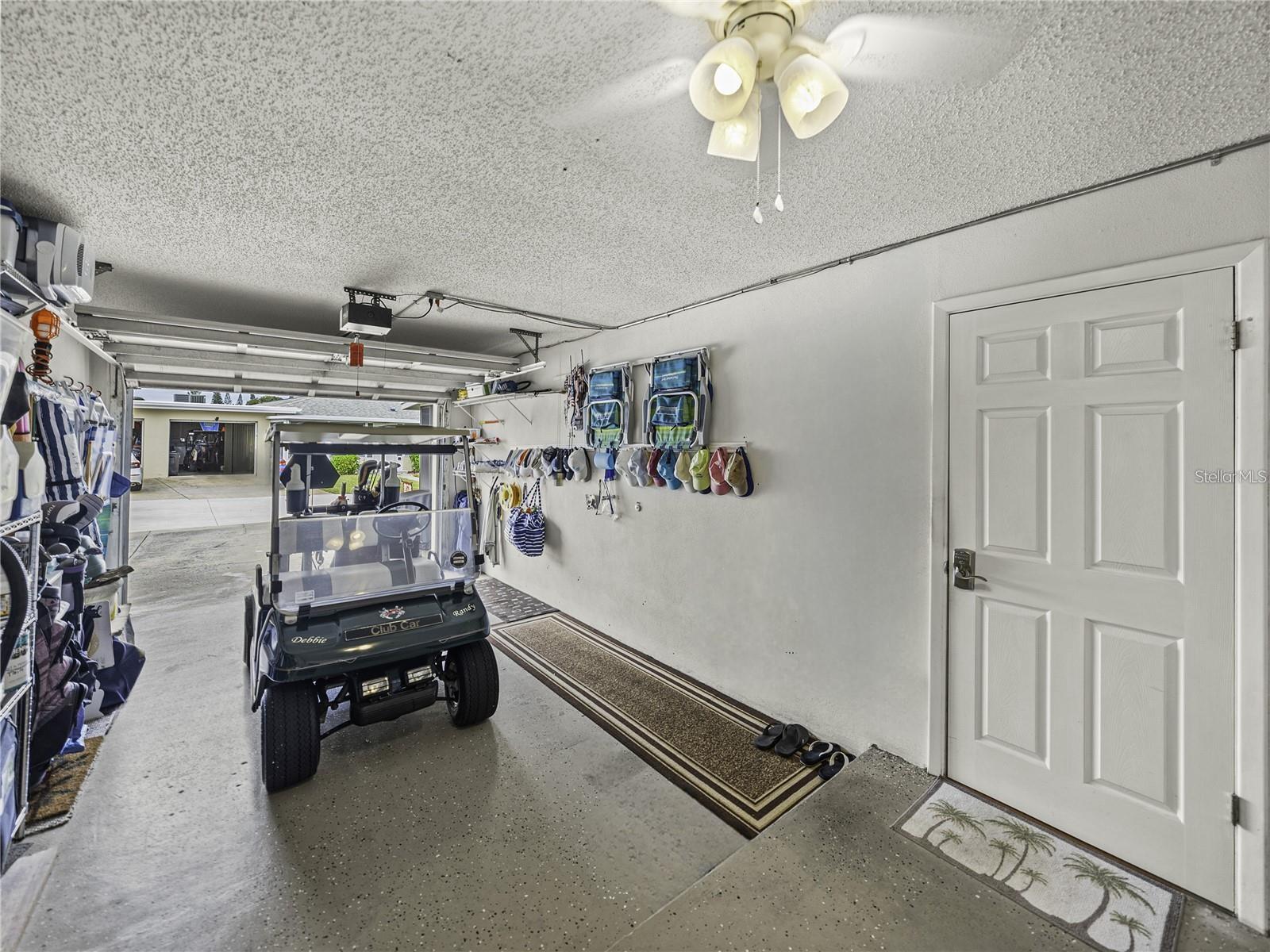 Listing photo id 23 for 2814 Highlands Boulevard B