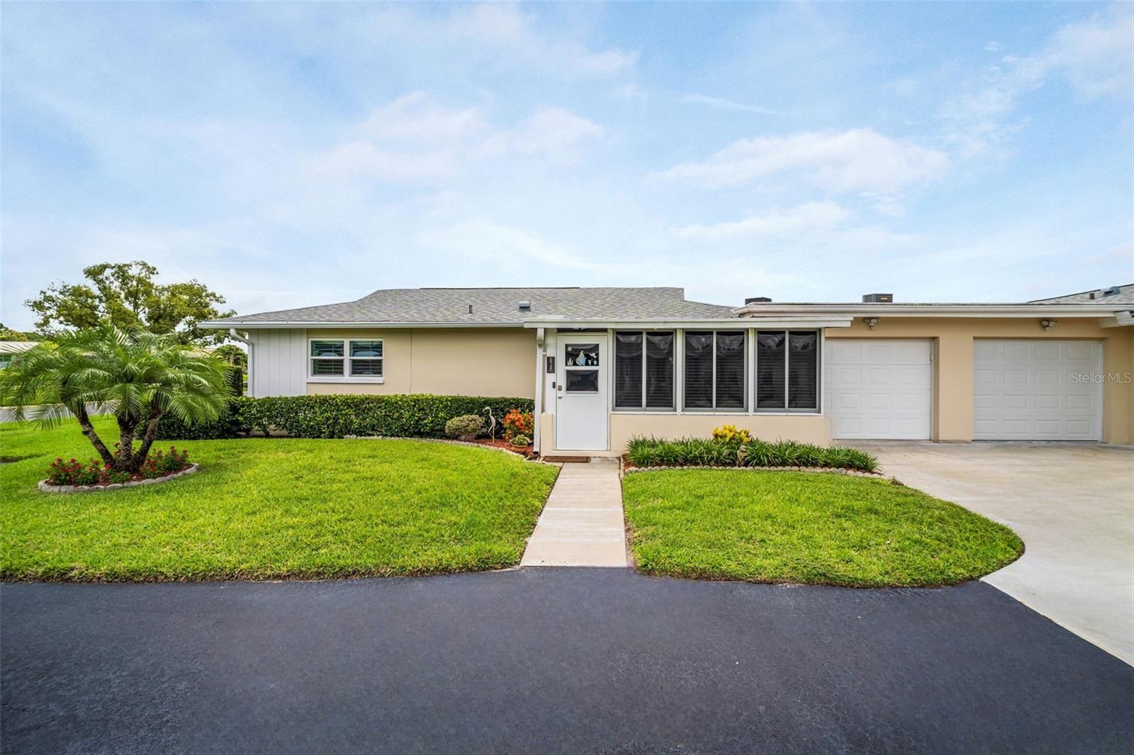 Listing photo id 1 for 2814 Highlands Boulevard B