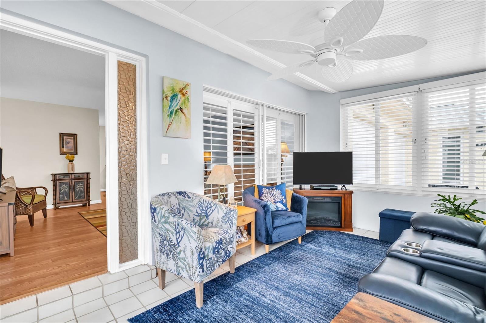 Listing photo id 3 for 2814 Highlands Boulevard B