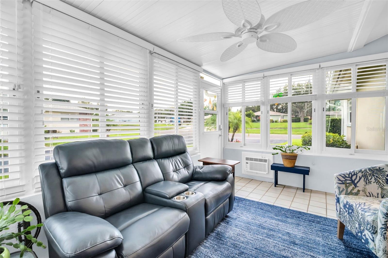Listing photo id 4 for 2814 Highlands Boulevard B