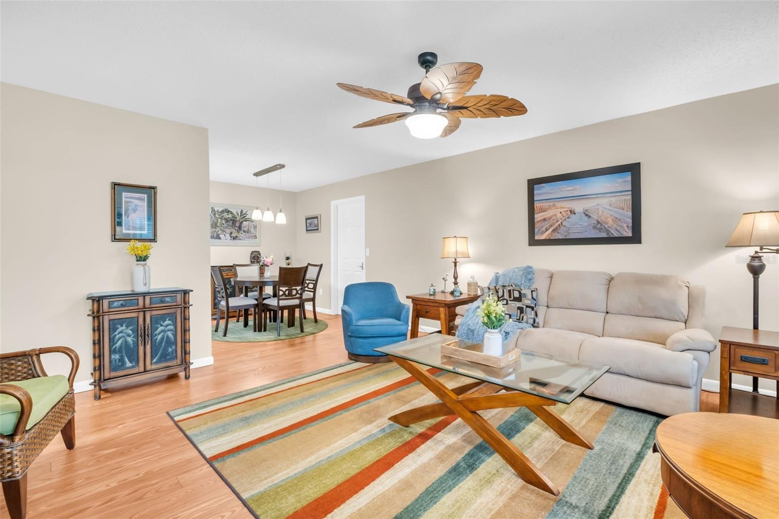 Listing photo id 5 for 2814 Highlands Boulevard B