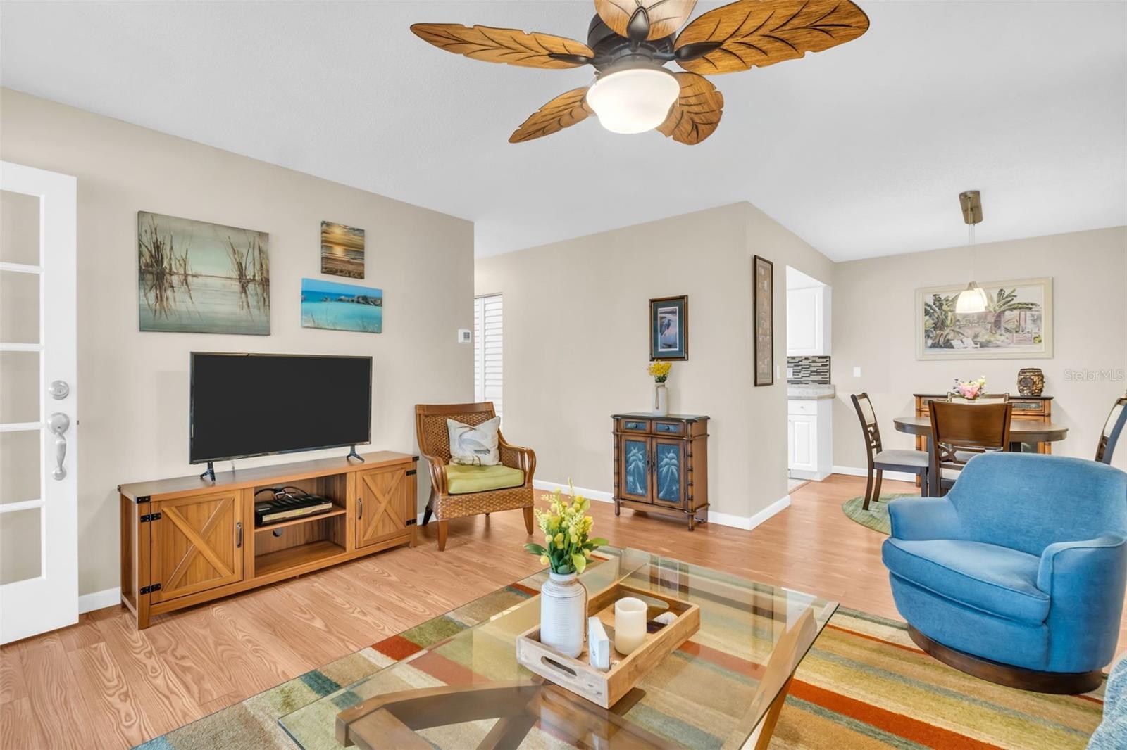 Listing photo id 6 for 2814 Highlands Boulevard B
