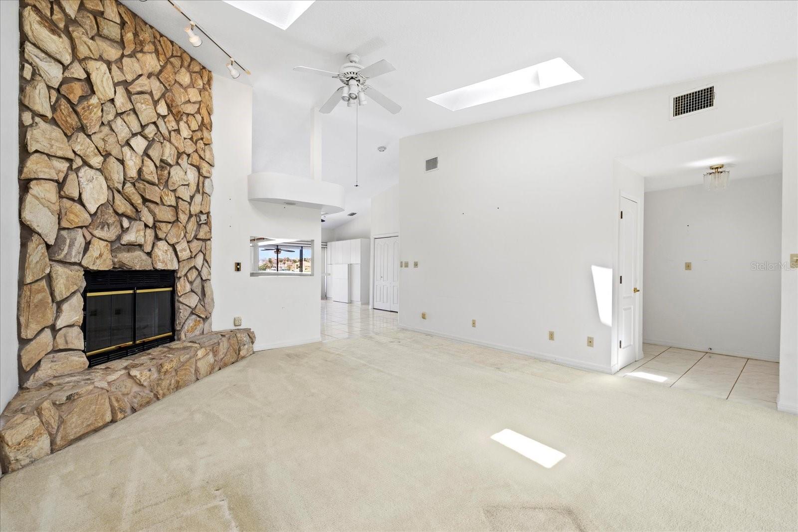 Image 20 of 49 For 17025 Dolphin Drive