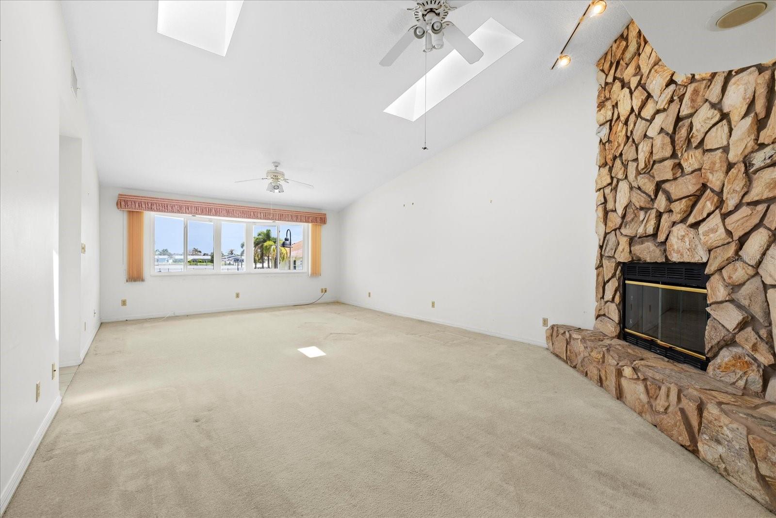 Image 22 of 49 For 17025 Dolphin Drive