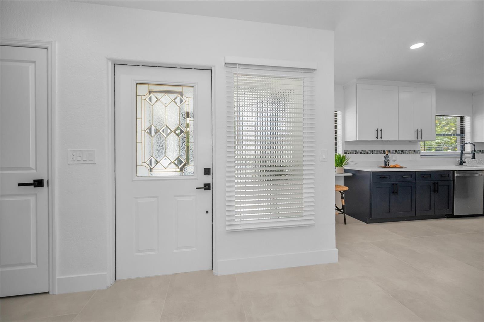 Listing photo id 7 for 112 Peterson Lane