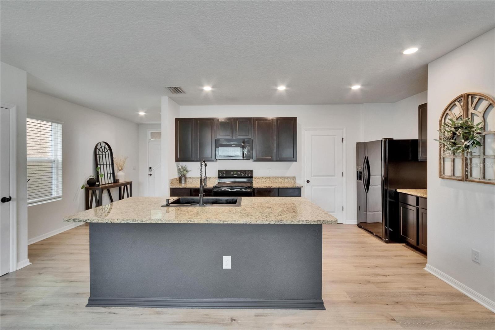 Image 10 of 30 For 11019 Leland Groves Drive