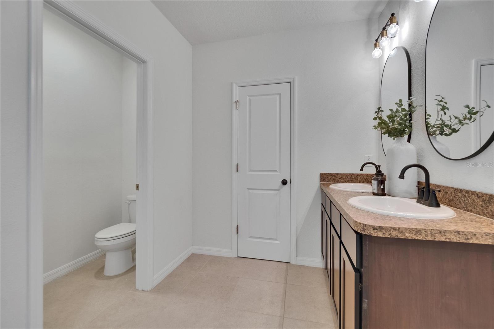 Image 18 of 30 For 11019 Leland Groves Drive