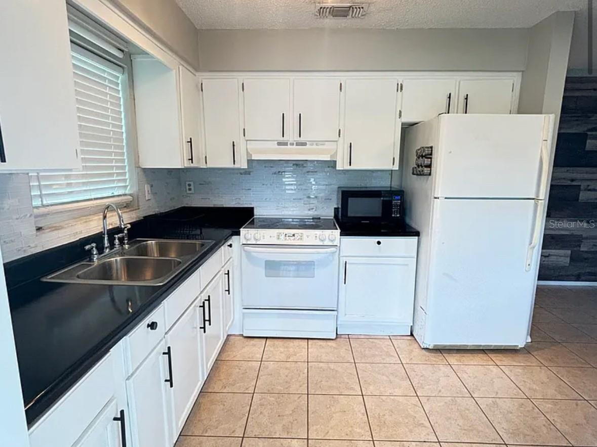 Image 3 of 12 For 1245 Parker Street