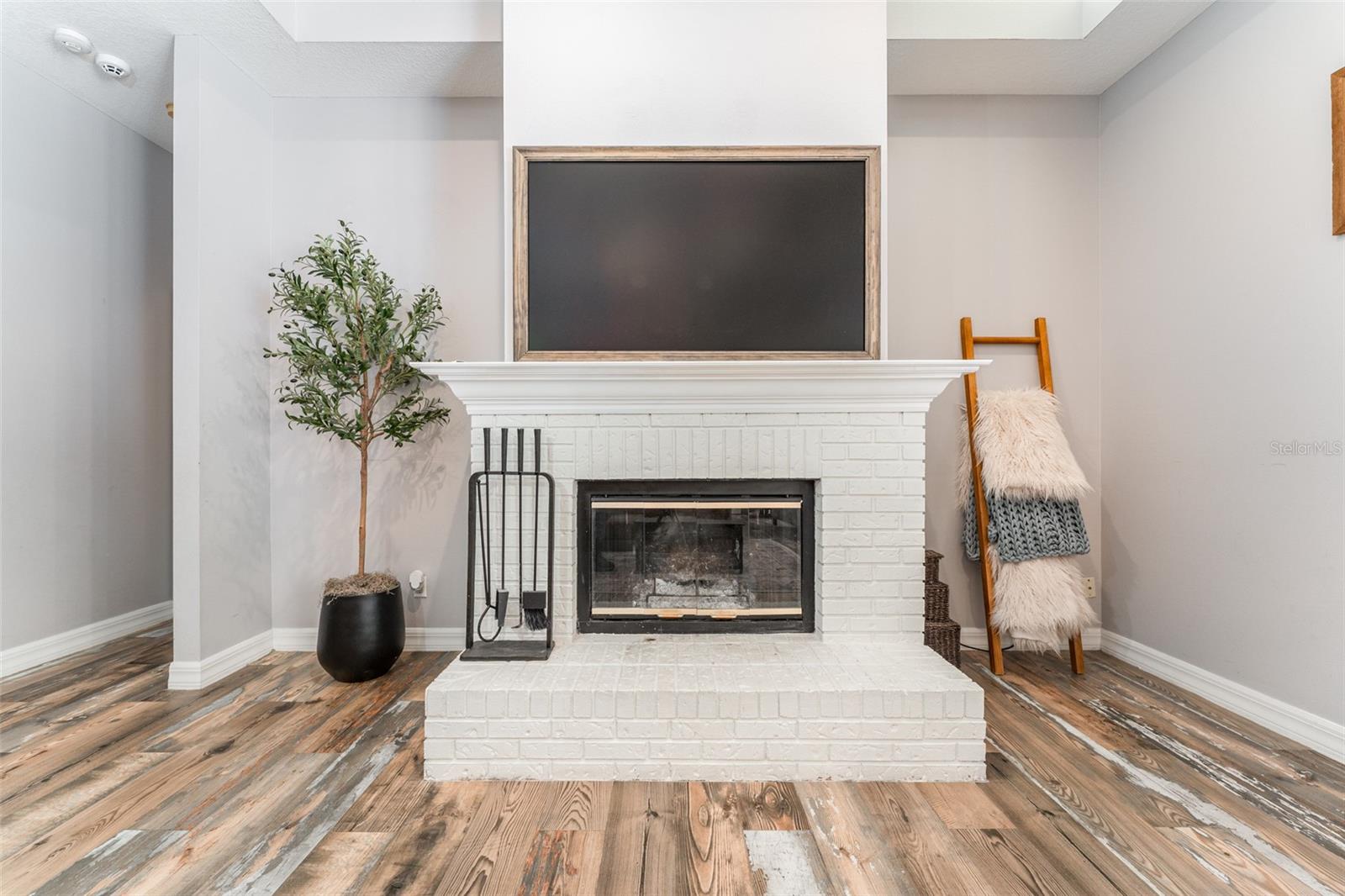 Image 10 of 62 For 5927 Flatwoods Manor Circle