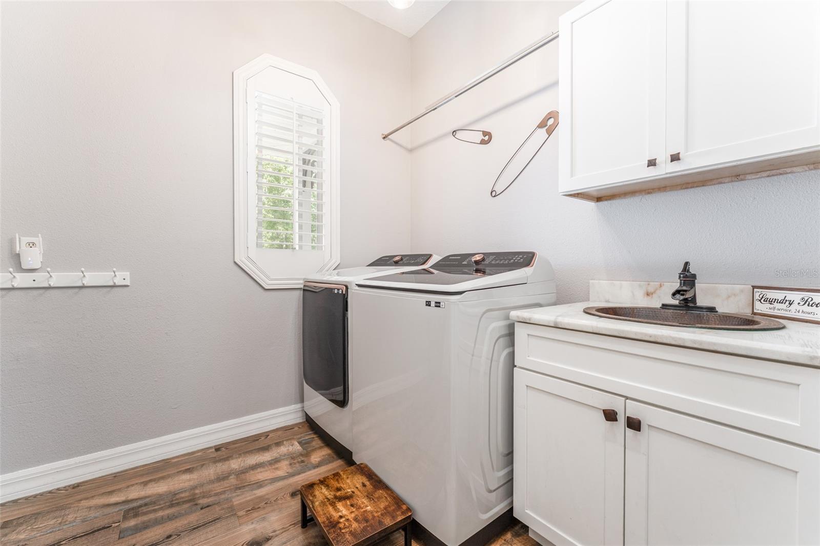 Image 17 of 62 For 5927 Flatwoods Manor Circle