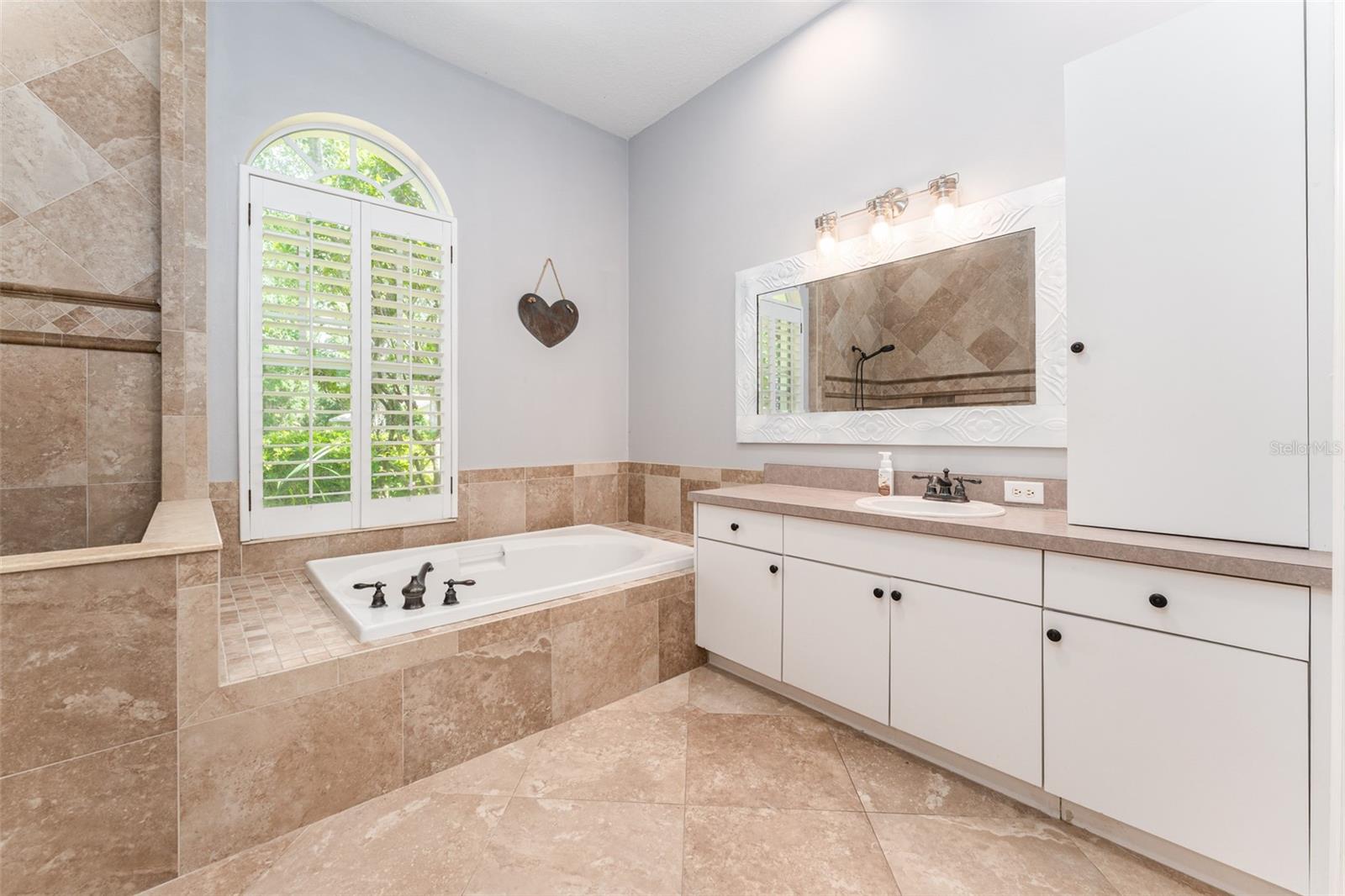 Image 21 of 62 For 5927 Flatwoods Manor Circle