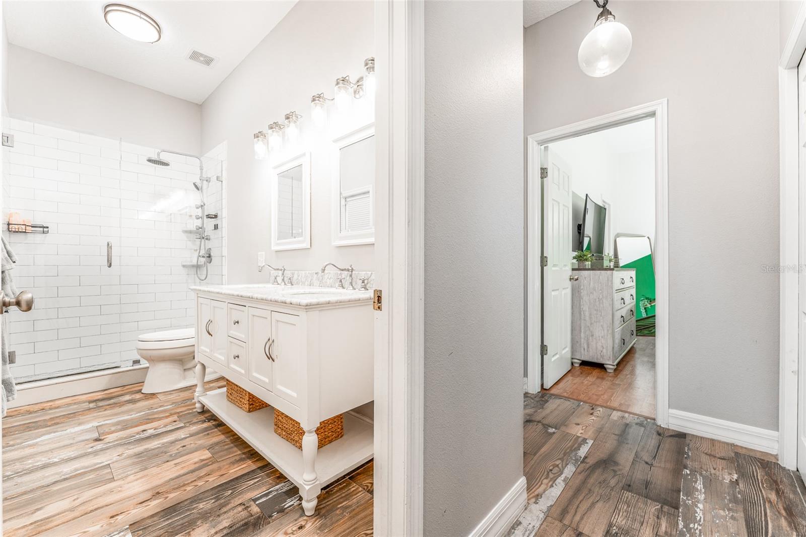 Image 22 of 62 For 5927 Flatwoods Manor Circle