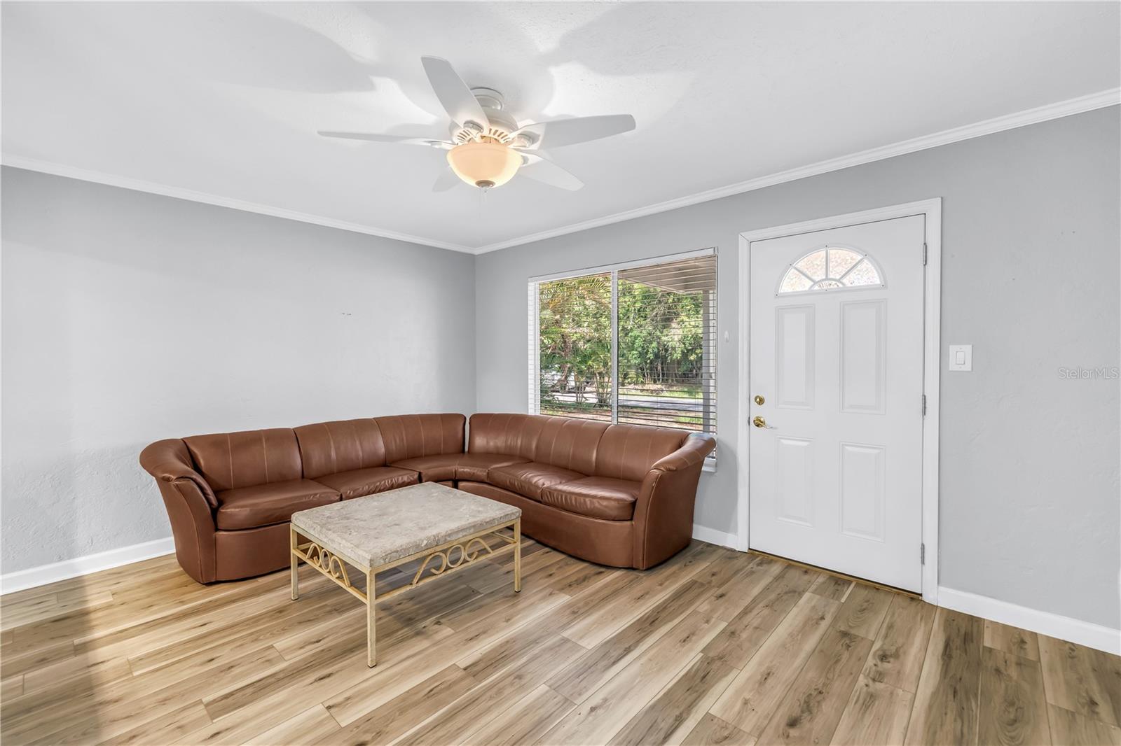 Image 7 of 33 For 914 Sandpiper Way S