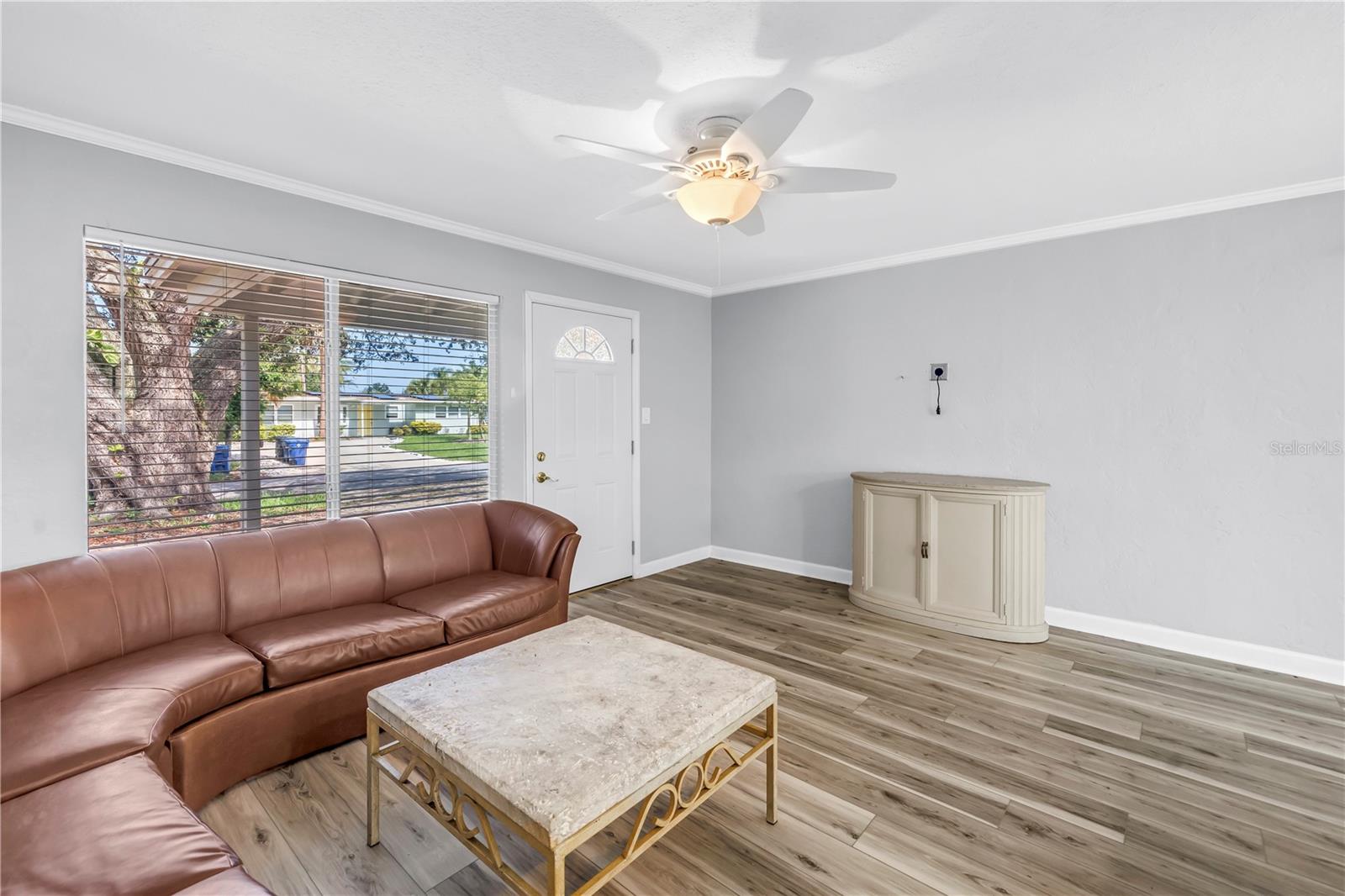 Image 8 of 33 For 914 Sandpiper Way S
