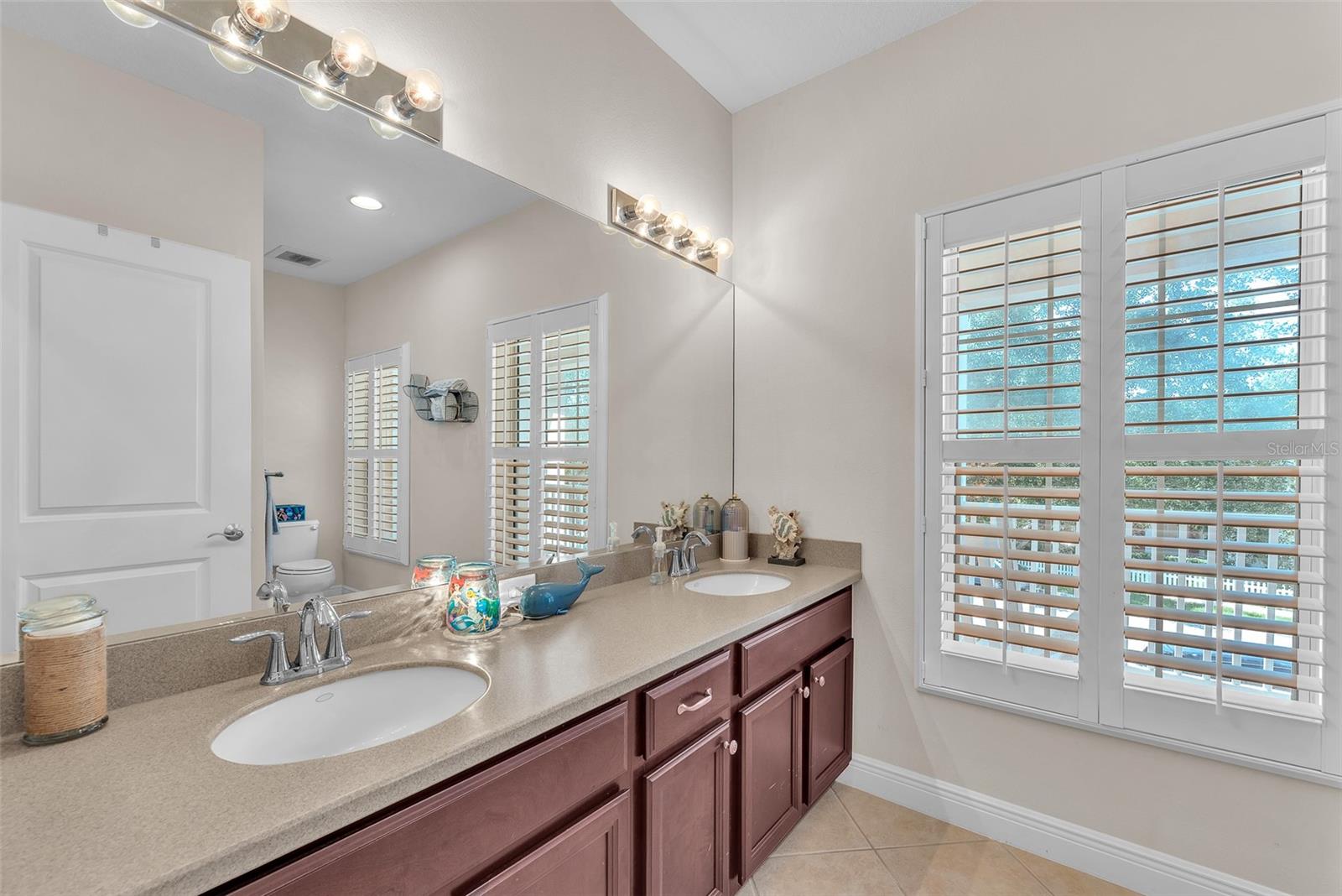 Image 32 of 40 For 6207 Bleeker Street