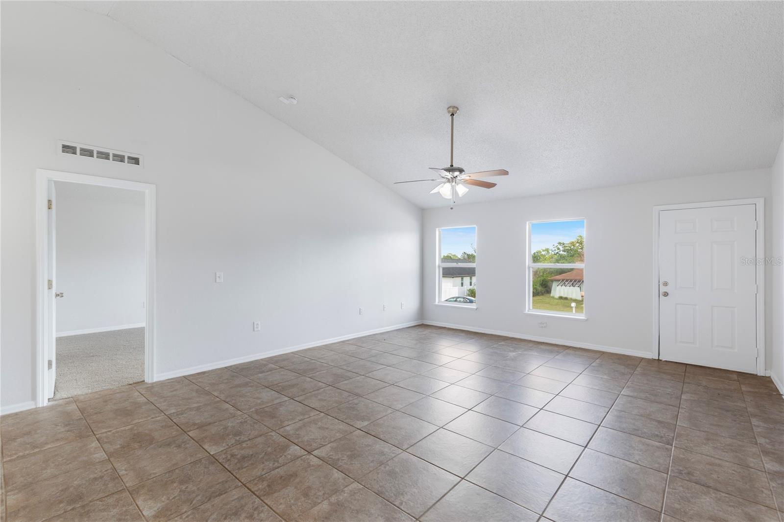 Listing photo id 8 for 14006 Amero Lane