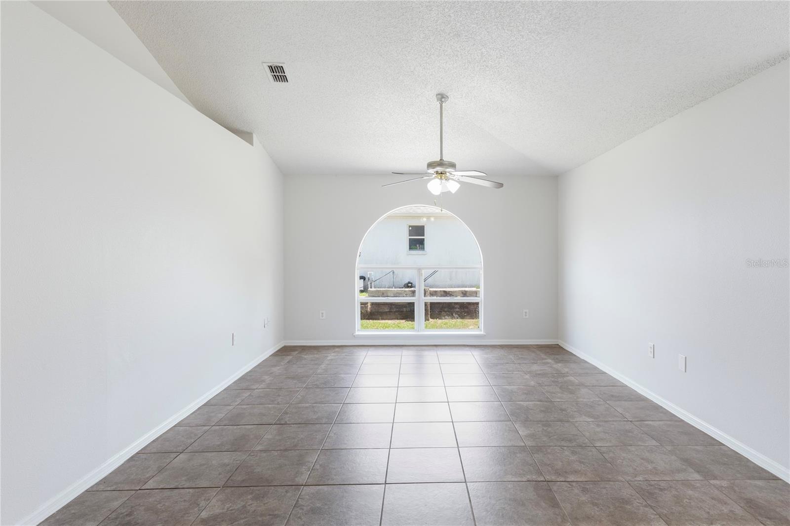 Listing photo id 9 for 14006 Amero Lane